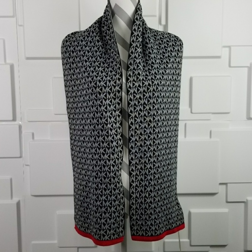 ❤LAST 1❤ MICHAEL KORS SCARF -PRICE FIRM - Picture 4 of 4